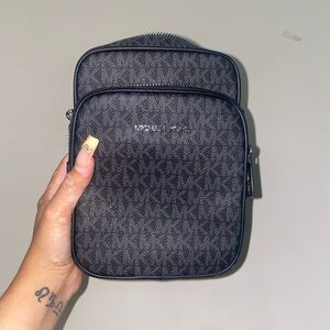 Michael Kors purse🖤